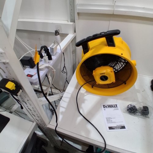 DEWALT FLOOR FAN, 360° ADJUSTABLE TILTING AIRFLOW FAN, 3-SPEED 4000 CFM MAX - YELLOW BLACK (MODEL:DXF1616/ 9631000) image 2