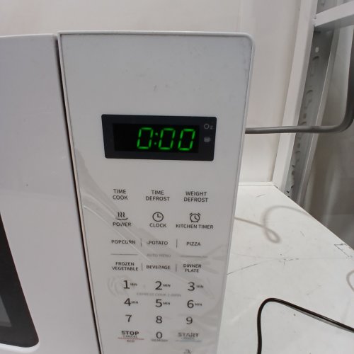 COMFEE COUNTERTOP MICROWAVE OVEN - 0.7 CU.FT/700W - WHITE (MODEL: CM-M201K(WH)) image 2