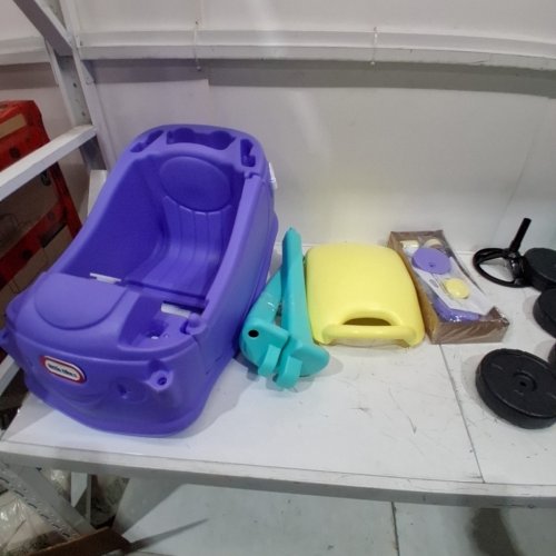 LITTLE TIKES BLUEY GRANNIES CAR COUPE WITH 2 ACCESSORIES, FOOT-TO-FLOOR RIDE-ON - MULTICOLOR - (MODEL: 641077M8X1) image 3