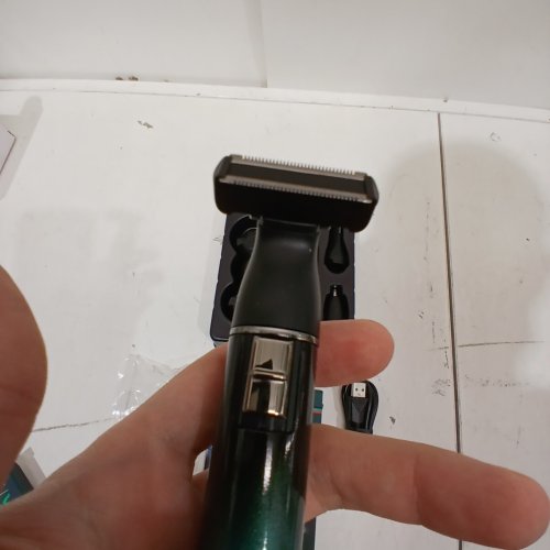 VGR ELECTRIC CORDLESS BEARD TRIMMER FOR MEN WITH ZERO-GAP T-BLADE - 600MAH , 60MIN RUNTIME - WITH GUIDE COMBS (MODEL: V-628) image 2