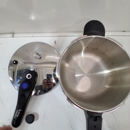 VERKA STAINLESS STEEL STEAM PRESSURE COOKER - 5L - SILVER image 3