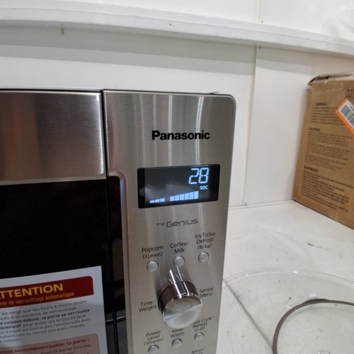 PANASONIC COUNTERTOP MICROWAVE - 2.2CU. FT. - STAINLESS STEEL (MODEL: NN-SD9655) image 3