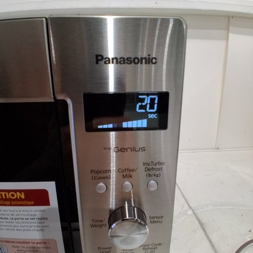 PANASONIC COUNTERTOP MICROWAVE - 2.2CU. FT. - STAINLESS STEEL (MODEL: NN-SD9655) image 4