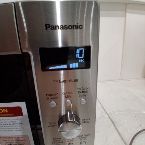 PANASONIC COUNTERTOP MICROWAVE - 2.2CU. FT. - STAINLESS STEEL (MODEL: NN-SD9655) image 5