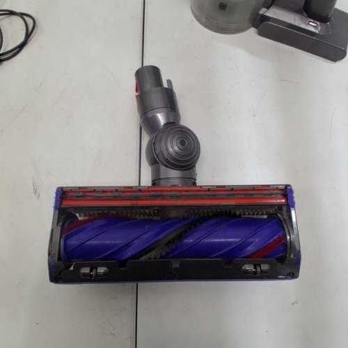 DYSON V8 RECHARGABLE HANDHELD STICK VACCUM WITH ATTACHMENTS - GREY (MODEL: SV25) image 6