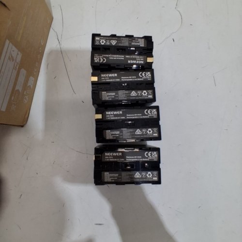 4PK NEEWER RECHARGEABLE CAMERA BATTERIES - 7.4 V 7800 MAH 57.72WH (MODEL: NW-F970) image 3