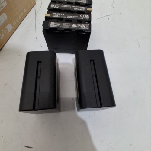 4PK NEEWER RECHARGEABLE CAMERA BATTERIES - 7.4 V 7800 MAH 57.72WH (MODEL: NW-F970) image 4