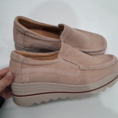 WOMEN'S SLIP-ON LOAFER SHOES - SIZE 8.5 - TAUPE image 3