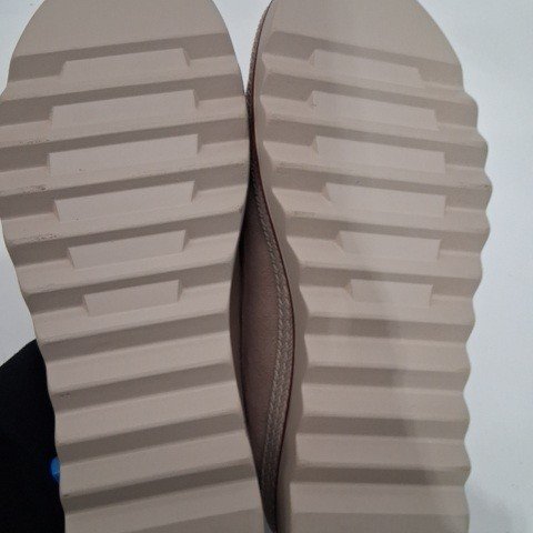 WOMEN'S SLIP-ON LOAFER SHOES - SIZE 8.5 - TAUPE image 4