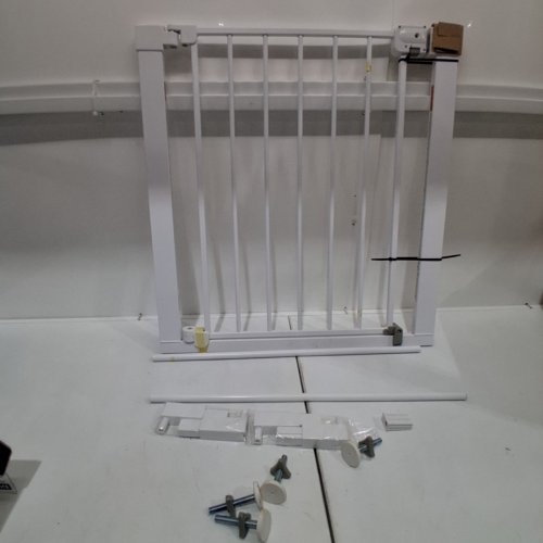 SAFTEY 1ST AUTO CLOSE WALK THROUGH BABY SAFETY GATE - WHITE - (MODEL: GA099CWHO1ZY) image 2