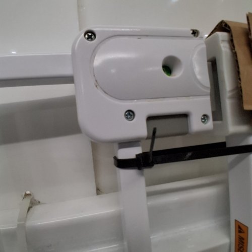 SAFTEY 1ST AUTO CLOSE WALK THROUGH BABY SAFETY GATE - WHITE - (MODEL: GA099CWHO1ZY) image 6