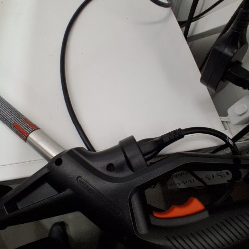 BLACK + DECKER CORDED STRING TRIMMER WITH AFS - 13" (MODEL: ST7700) image 2
