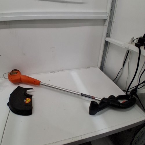 BLACK + DECKER CORDED STRING TRIMMER WITH AFS - 13" (MODEL: ST7700) image 3
