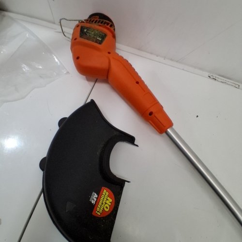 BLACK + DECKER CORDED STRING TRIMMER WITH AFS - 13" (MODEL: ST7700) image 4