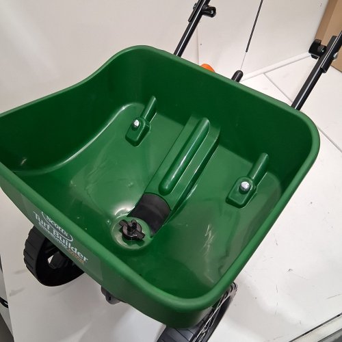 SCOTTS TURF BUILDER EDGEGUARD MINI BROADCAST SPREADER - 5000SQFT - GREEN (MODEL: 76121) image 3