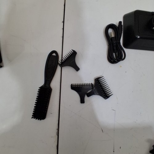 KEMEI RECHARGABLE ELECTRIC HAIR TRIMMER - 9000 RPM, 2000 MAH, 5 V - SILVER (MODEL: KM-3023-702) image 5