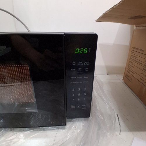 BLACK + DECKER 10 POWER LEVEL COMPACT COUNTERTOP MICROWAVE - 0.7 CU.FT / 700W - BLACK (MODEL: EM720CP7/CA) image 2