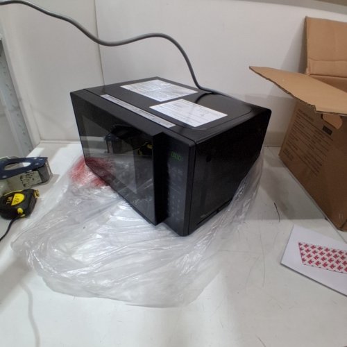 BLACK + DECKER 10 POWER LEVEL COMPACT COUNTERTOP MICROWAVE - 0.7 CU.FT / 700W - BLACK (MODEL: EM720CP7/CA) image 6
