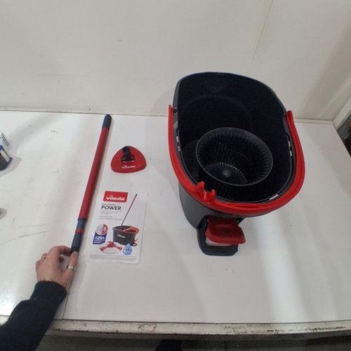 VILEDA EASYWRING SPIN MOP AND BUCKET SYSTEM WITH 2 EXTRA REFILL HEADS AND TELESCOPIC HANDLE - BLACK/RED (MODEL: 1898219) image 3