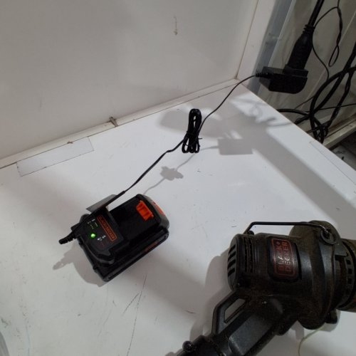 BLACK+DECKER STRING TRIMMER/EDGER - 10" - 20V - BLACK/ORANGE (MODEL: LST201) image 2