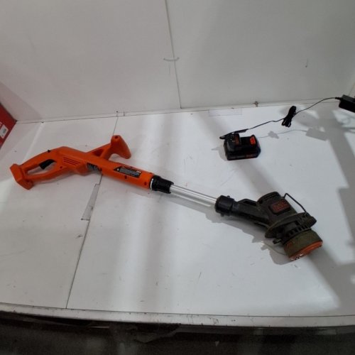 BLACK+DECKER STRING TRIMMER/EDGER - 10" - 20V - BLACK/ORANGE (MODEL: LST201) image 3