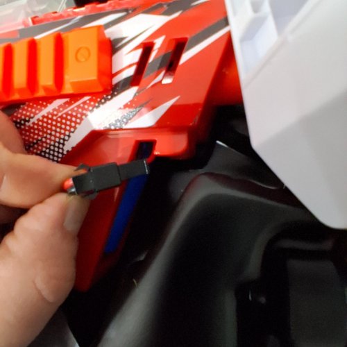 X-SHOT HYPER GEL CLUTCH BLASTER - RED/WHITE image 2