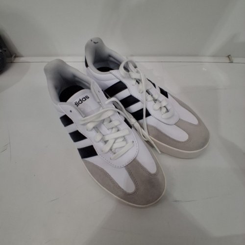 MEN'S ADIDAS BARREDA COURT SHOES - SIZE 8 - WHITE/BLACK/GREY (STYLE : 1997502) image 2
