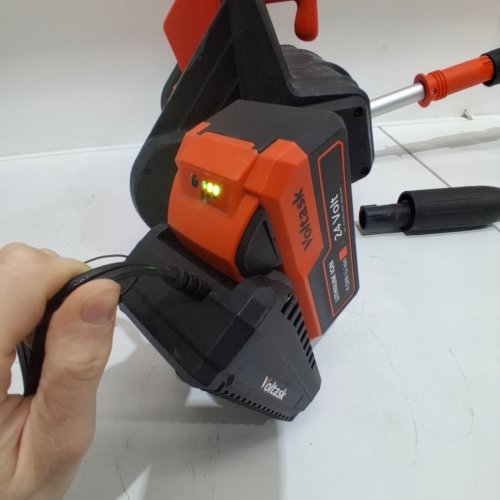 VOLTASK CORDLESS ELECTRIC SNOW SHOVEL WITH 1 BATTERY AND CHARGER - 13" - 24V - BLACK/ORANGE (MODEL: SS-20B) image 2