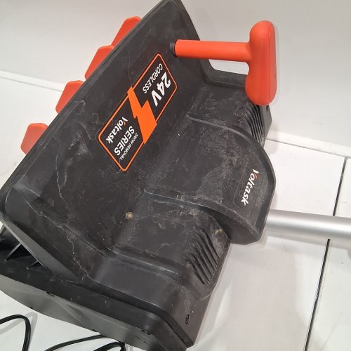 VOLTASK CORDLESS ELECTRIC SNOW SHOVEL WITH 1 BATTERY AND CHARGER - 13" - 24V - BLACK/ORANGE (MODEL: SS-20B) image 7