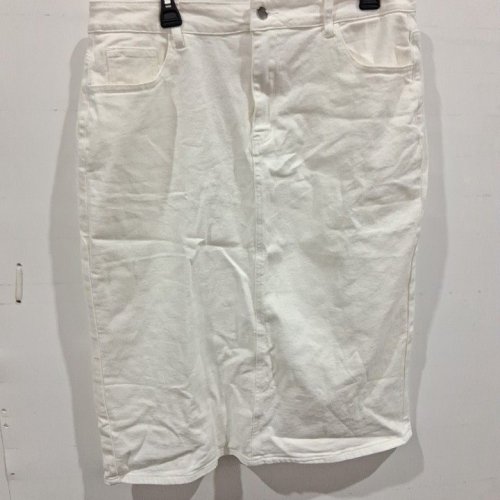 SHORTS - EXTRA LARGE - WHITE image 2