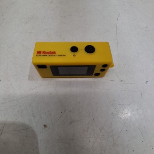 KODAK 1987 CHARMERA KEYCHAIN DIGITAL CAMERA - 1440 X 1080 IMAGE OUTPUT - 1.6MP - YELLOW image 4