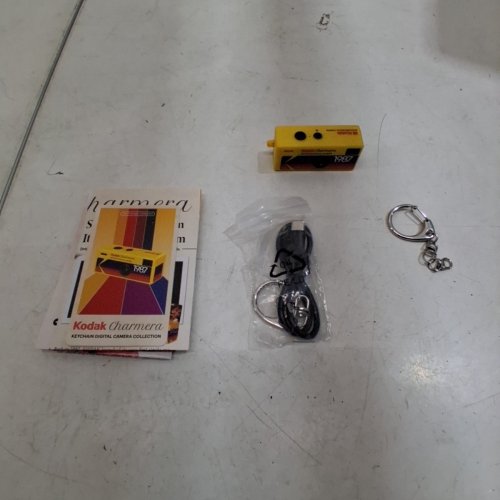 KODAK 1987 CHARMERA KEYCHAIN DIGITAL CAMERA - 1440 X 1080 IMAGE OUTPUT - 1.6MP - YELLOW image 5
