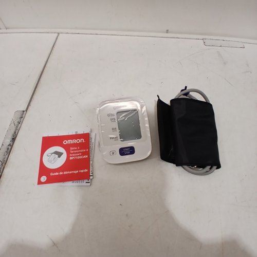 OMRON 3 SERIES BLOOD PRESSURE MONITOR - WHITE - (MODEL: BP7100CAN) image 3