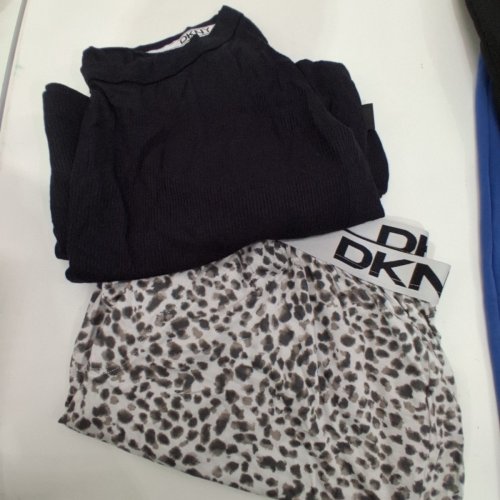 2PK WOMEN'S DKNY T-SHIRT AND SHORTS LOUNGE SET - MEDIUM - BLACK/WHITE (STYLE:1972422) image 2