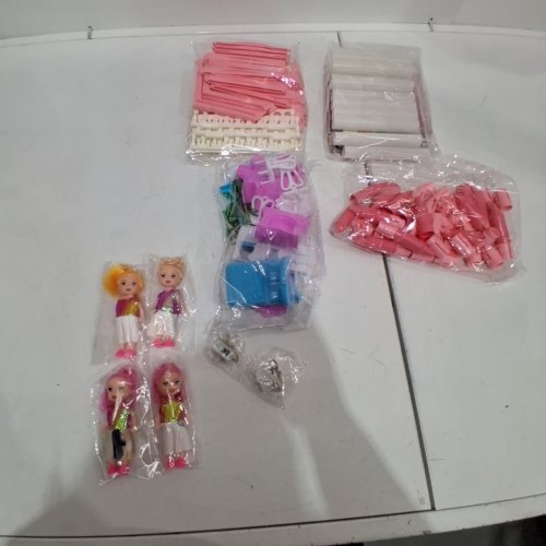 JUNWELL BUILDING BLOCK PALAYSET DOLL HOUSE WITH ACCESSORIIES - PINK/WHITE (MODEL: 462-05) image 2