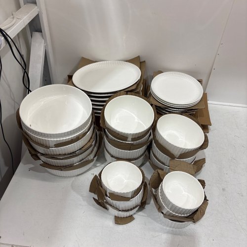 34PC MAISON NEUVE RIDGE BONE CHINA DINNERWARE SET - WHITE (MODEL: 2036823) image 5