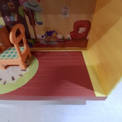 BLUEY'S CELEBRATION HOUSE WITH STICKERS image 3
