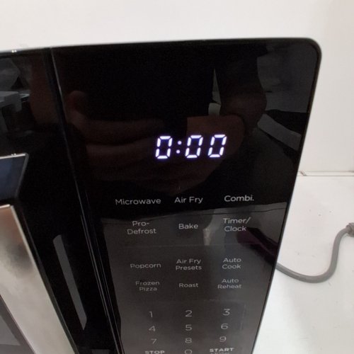 BLACK+DECKER 5-IN-1 MICROWAVE OVEN WITH AIR FRY- BLACK - (MODEL: ES9P032NA-CA) image 2