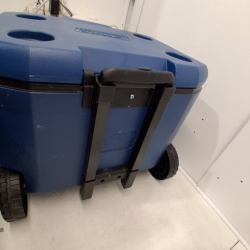 COLEMAN CHILLER COOLER WITH WHEELS - 60QT / 57L - DARK BLUE/BLACK (MODEL: 2231508) image 4