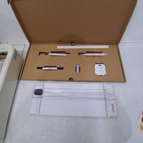 CRICUT EXPLORE 5 CUTTING MACHINE - TAUPE (MODEL: CXPL204C / 8003147) image 3