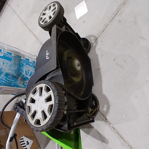 GREENWORKS BATTERY POWERED CORDLESS LAWN MOWER WITH CHARGER - 40V - 14" - BLACK/GREEN (MODEL: LMF334) image 3