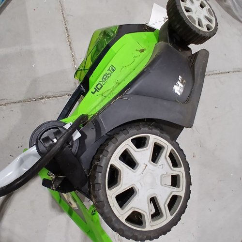 GREENWORKS BATTERY POWERED CORDLESS LAWN MOWER WITH CHARGER - 40V - 14" - BLACK/GREEN (MODEL: LMF334) image 5