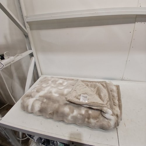 HOUSE & HOME BY LYNDA REEVES LUXE FAUX FUR THROW - 60 " X 70" - CREAM/ BEIGE (MODEL:6536972) image 2