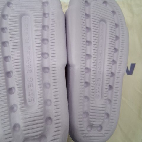 UNISEX MELLOW FLUFFY AND SOFT SANDALS - SIZE 37-38 - LAVENDER image 3