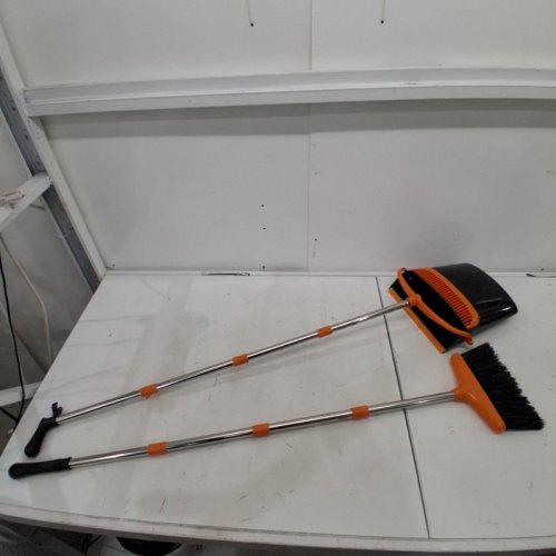 BROOM AND STANDING DUSTPAN SET - 46" - ORANGE/GREY image 2