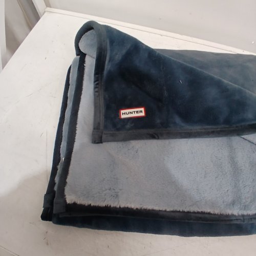 HUNTER REVERSIBLE THROW BLANKET - 60" X 70" - BLUE/DARK BLUE (STYLE : 1241344) image 3