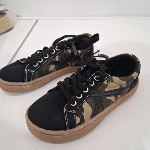 BOY'S GEORGE CAMOUFLAGE SNEAKERS - 13 - CAMOUFLAGE/BLACK/TAN image 2