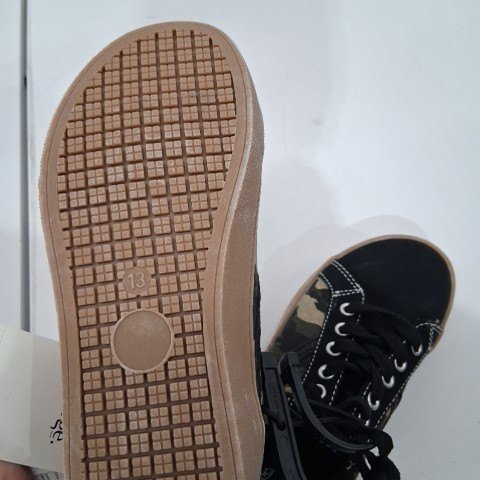 BOY'S GEORGE CAMOUFLAGE SNEAKERS - 13 - CAMOUFLAGE/BLACK/TAN image 3