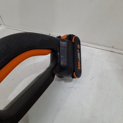 WORX POWER SHARE 2-IN-1 EXTENDABLE CORDLESS HEDGE TRIMMER - 20" BLADE/20V - ORANGE (MODEL: WG252.9 image 2