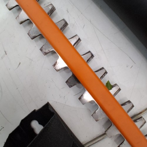 WORX POWER SHARE 2-IN-1 EXTENDABLE CORDLESS HEDGE TRIMMER - 20" BLADE/20V - ORANGE (MODEL: WG252) image 4